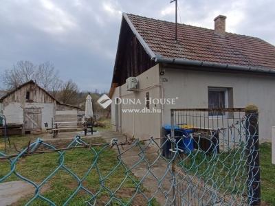 Eladó családi ház - 2242 