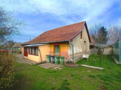 Eladó családi ház - 2116 Zsámbok