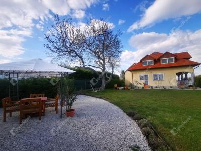 Eladó családi ház - 8220 Balatonalmádi