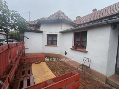 Eladó családi ház - 5331 Kenderes, Honvéd utca