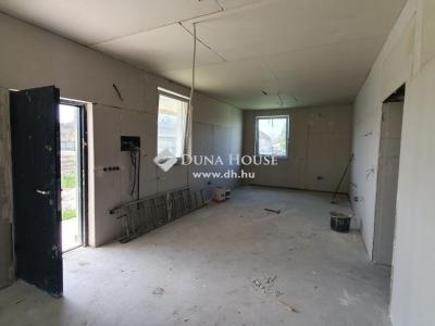 Eladó családi ház - 2243 Kóka