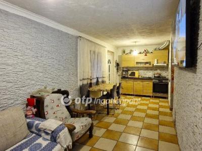 Eladó családi ház - 2700 Cegléd