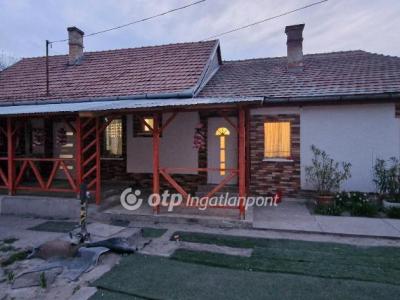 Eladó családi ház - 2700 Cegléd