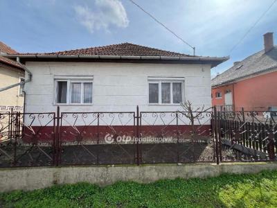 Eladó családi ház - 4100 Berettyóújfalu