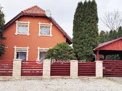 Eladó családi ház - 2481 Velence