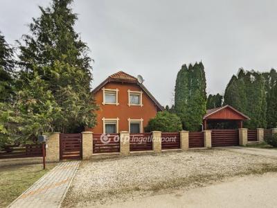 Eladó családi ház - 2481 Velence