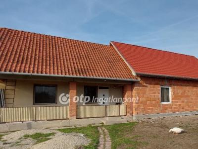 Eladó családi ház - 6647 Csanytelek