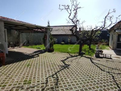 Eladó családi ház - 8220 Balatonalmádi, Alkotmány utca