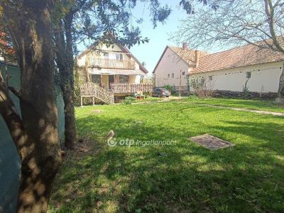 Eladó családi ház - 2483 Gárdony