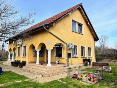 Eladó családi ház - 7630 Pécs, Üszögi út