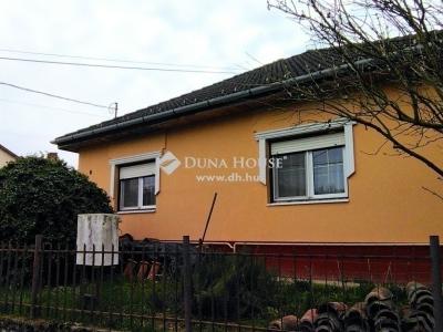 Eladó családi ház - 2242 