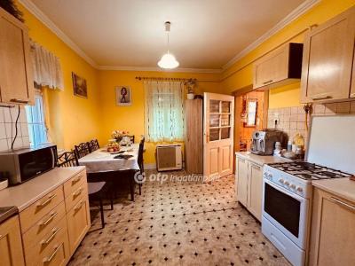 Eladó családi ház - 2737 Ceglédbercel