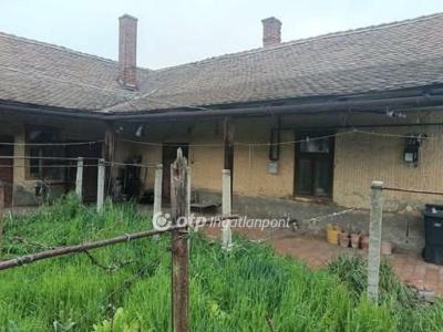 Eladó családi ház - 5400 Mezőtúr, Kiss János utca