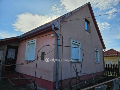 Eladó családi ház - 5430 Tiszaföldvár