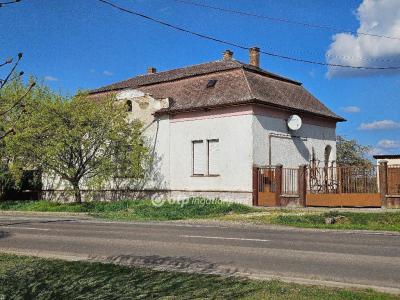 Eladó családi ház - 5430 Tiszaföldvár