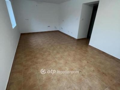 Eladó családi ház - 2766 Tápiószele