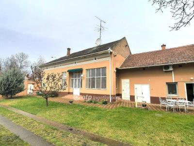 Eladó családi ház - 2750 Nagykőrös