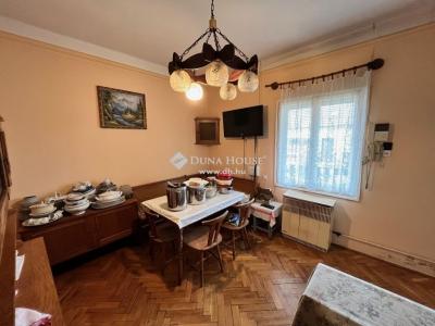 Eladó családi ház - 2254 Szentmártonkáta