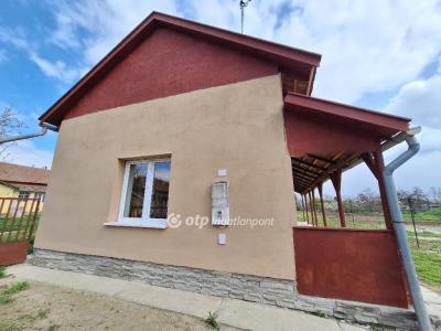 Eladó családi ház - 5241 Abádszalók