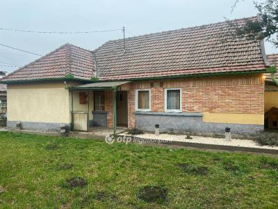 Eladó családi ház - 2766 Tápiószele