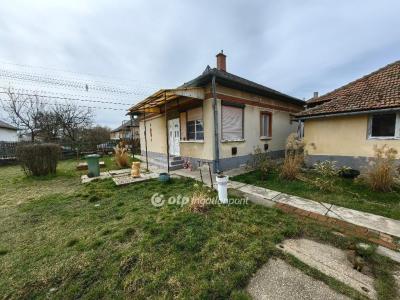 Eladó családi ház - 5310 Kisújszállás