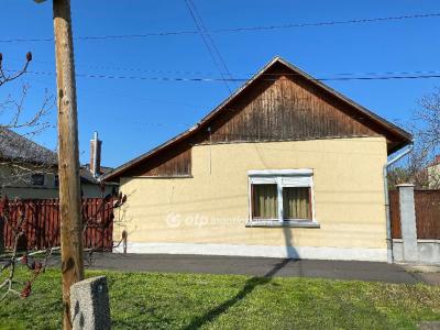 Eladó családi ház - 5300 Karcag
