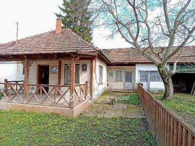 Eladó családi ház - 5126 Jászfényszaru, Petőfi Sándor utca