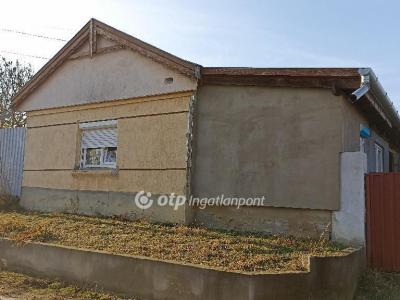 Eladó családi ház - 5126 Jászfényszaru, Petőfi Sándor utca