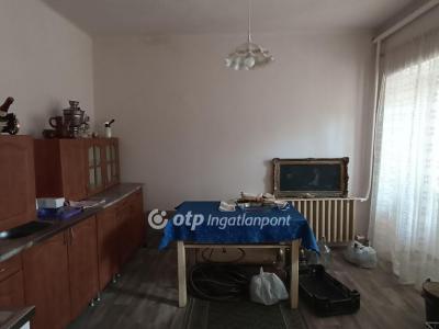 Eladó családi ház - 5126 Jászfényszaru, Kozma út