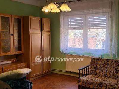 Eladó családi ház - 5000 Szolnok