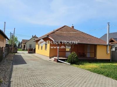 Eladó családi ház - 2251 Tápiószecső