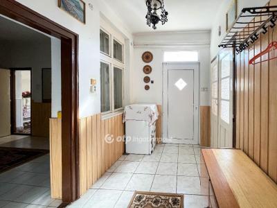 Eladó családi ház - 9012 Győr, Győri út