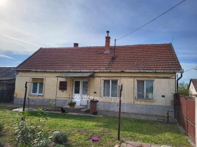 Eladó családi ház - 5126 Jászfényszaru, Somogyi Béla út