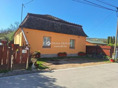 Eladó családi ház - 2544 Neszmély