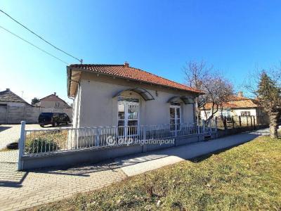 Eladó családi ház - 2721 Pilis