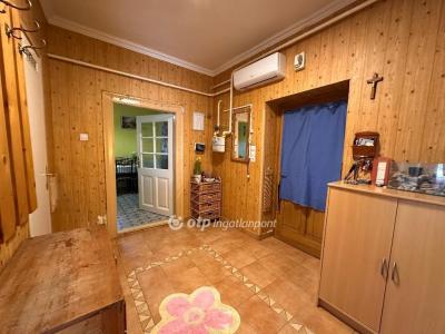 Eladó családi ház - 2737 Ceglédbercel