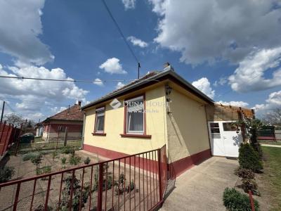 Eladó családi ház - 2200 Monor