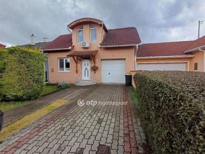 Eladó családi ház - 3580 Tiszaújváros