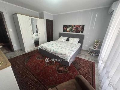 Eladó családi ház - 2173 Kartal
