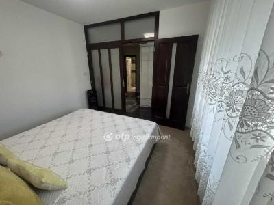 Eladó családi ház - 2173 Kartal