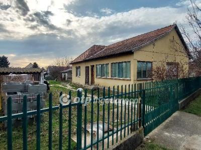 Eladó családi ház - 2481 Velence