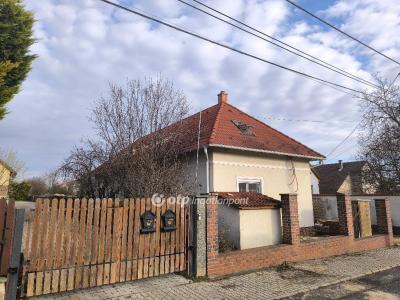 Eladó lakás - 2440 Százhalombatta