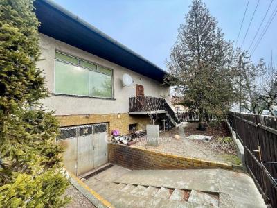 Eladó családi ház - 6065 Lakitelek