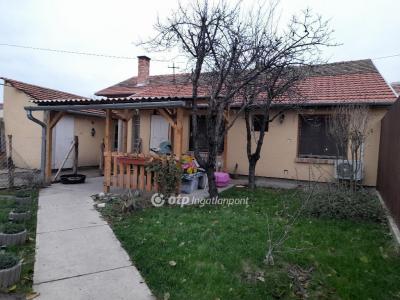 Eladó családi ház - 6753 Szeged