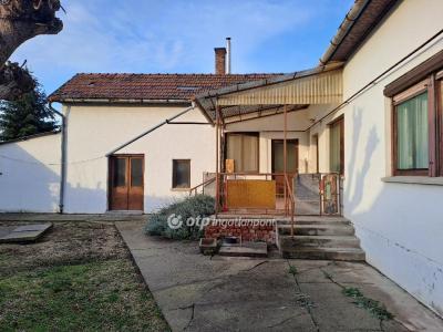 Eladó családi ház - 6900 Makó