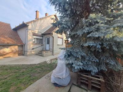 Eladó családi ház - 6900 Makó