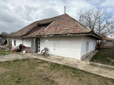 Eladó családi ház - 2243 Kóka