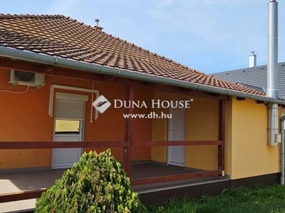 Eladó családi ház - 2251 Tápiószecső