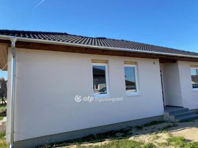 Eladó családi ház - 6000 Kecskemét