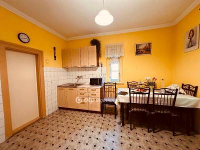 Eladó családi ház - 2737 Ceglédbercel